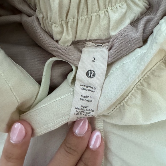 EUC Lululemon Hotty Hot Shorts - Picture 3 of 4